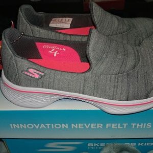 Girls size 13 slide on tennis shoes